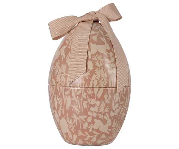 Huevo de pascua rosa empolvado