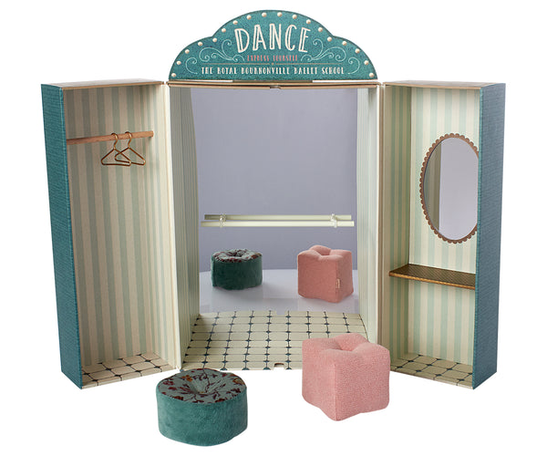 Ballet School - Escuela de ballet playset - Miss Coppelia