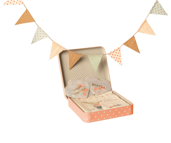 Happy day set - caja metal con servilletas y guirnalda