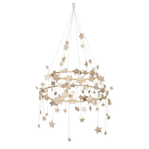 Chandelier de estrellas doradas