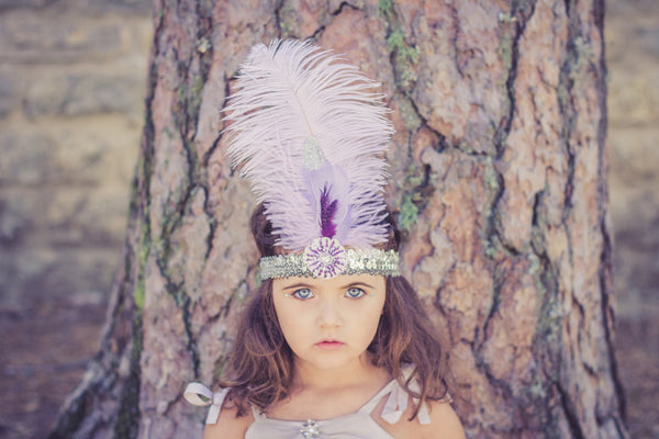 Tocado de plumas Around the World - silver - Miss Coppelia